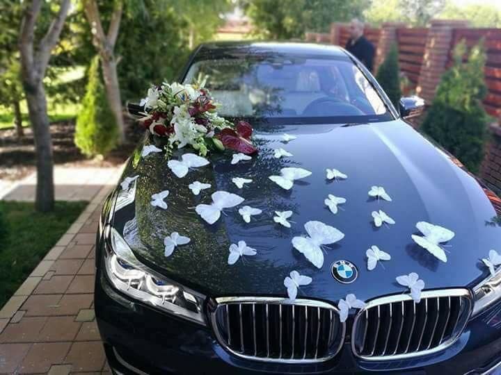 floral pattern wedding car decortaion
