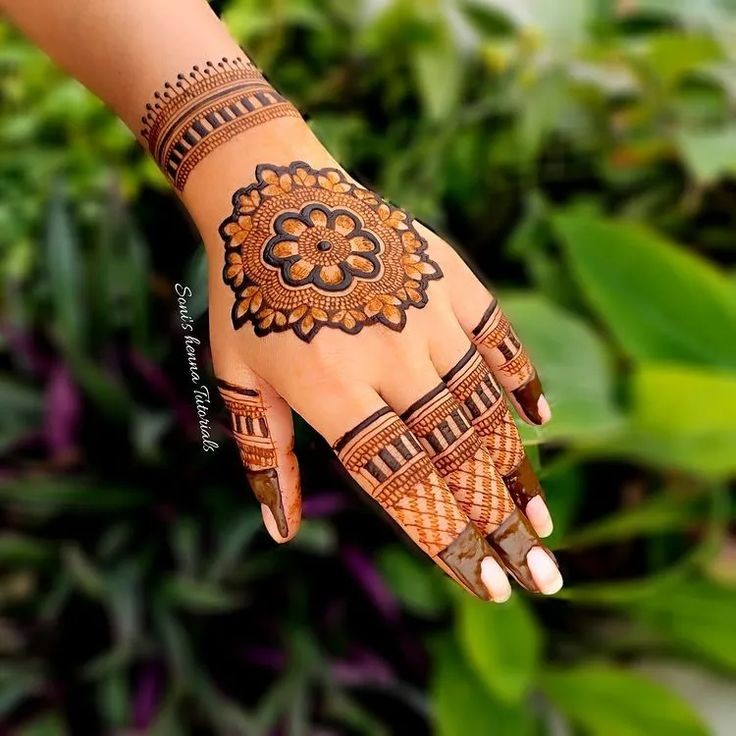 Henna Back Hand Tattoo Designs Stock Photo 1507223672 | Shutterstock-daiichi.edu.vn