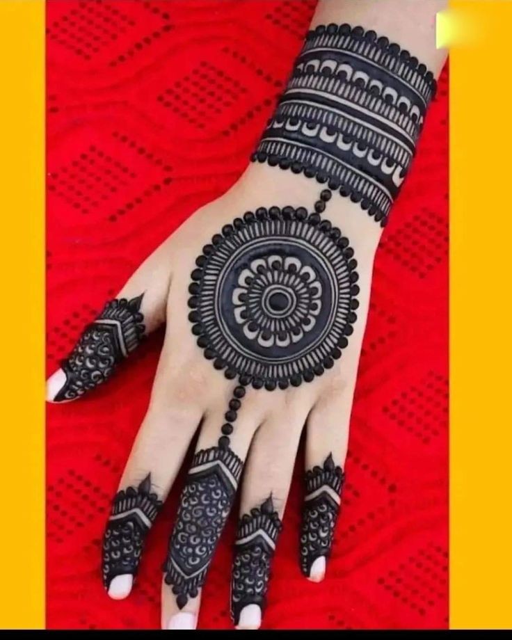 back hand circle mehndi design