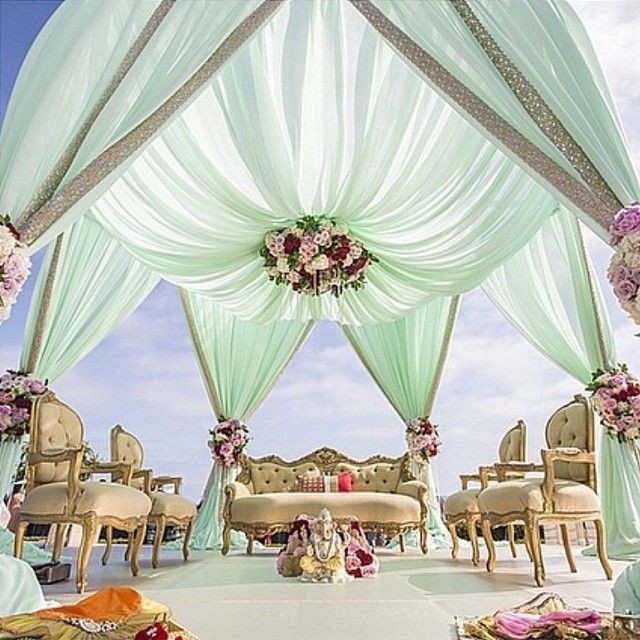  Enchanting Serenity: Mint Green and Gold