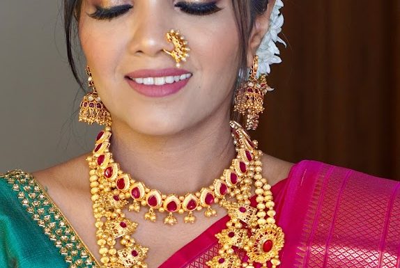 Ashwini Bhosale Bridal Makeup Studio & Academy in Pune Gallery 4